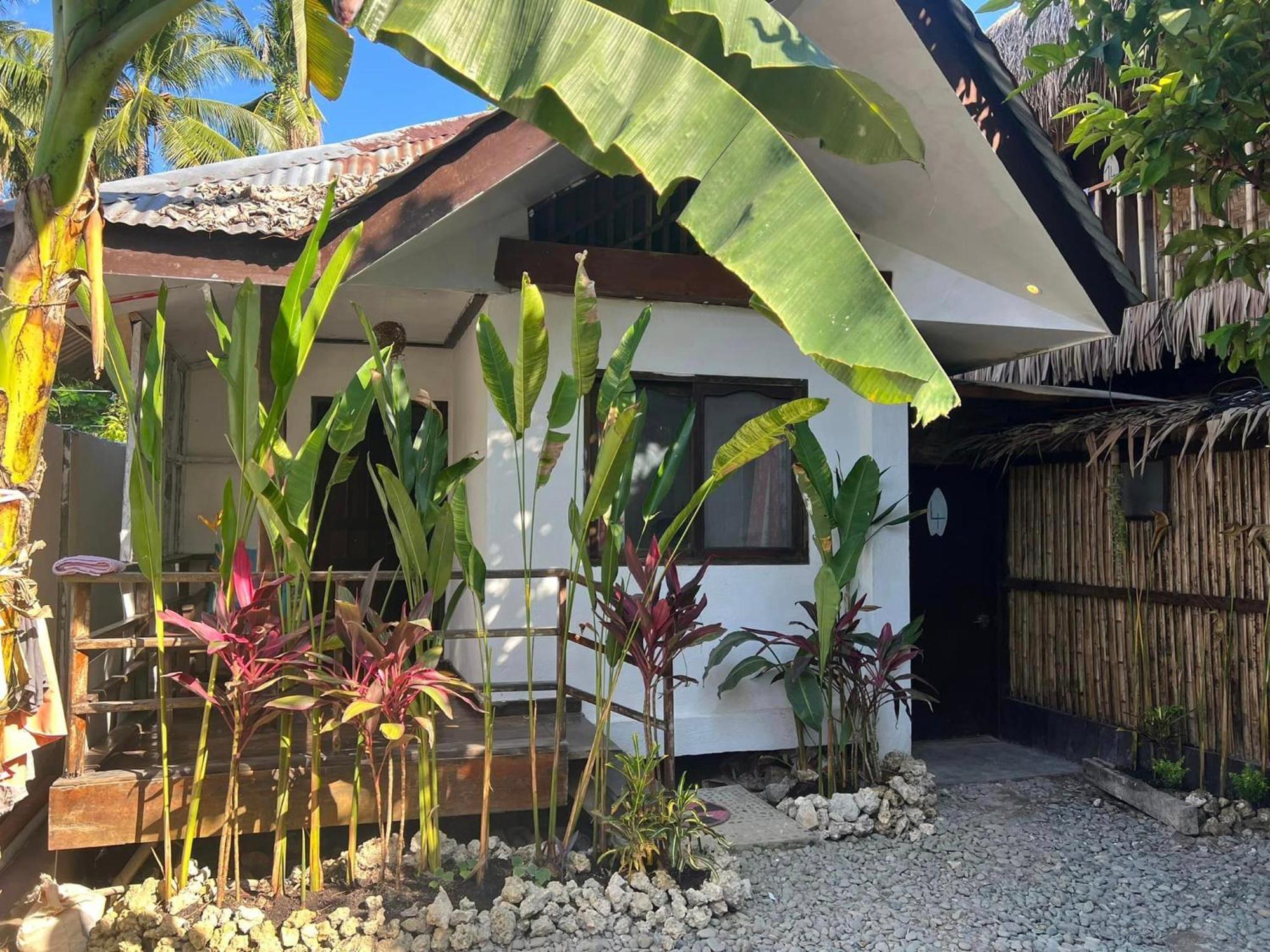 Wave Retreat Hostel General Luna  Exterior photo