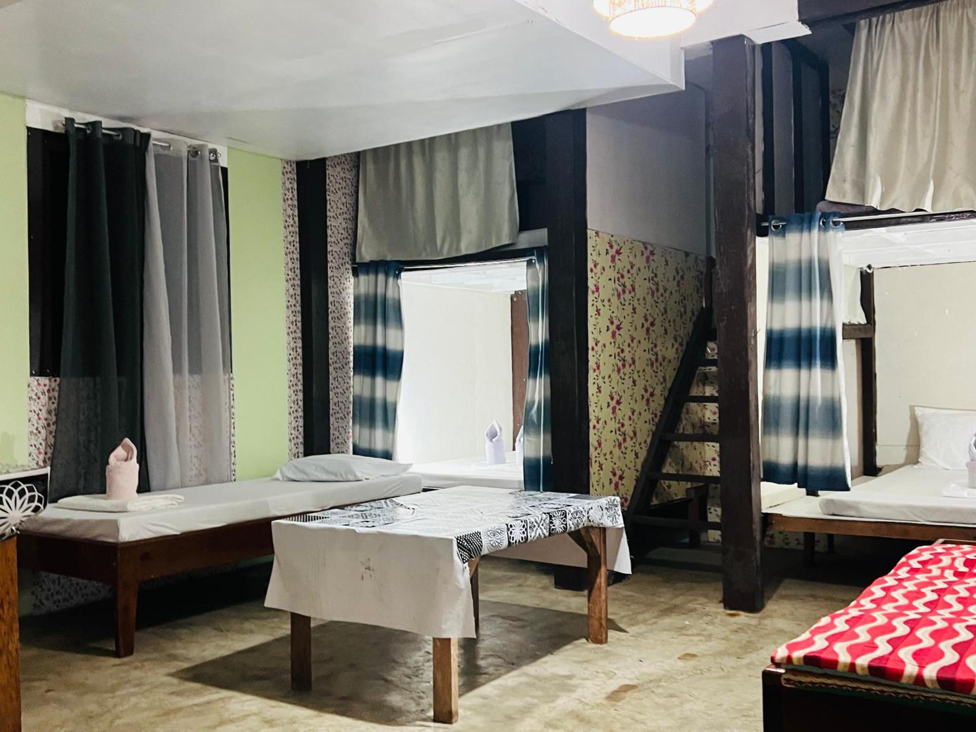 Wave Retreat Hostel General Luna  Room photo